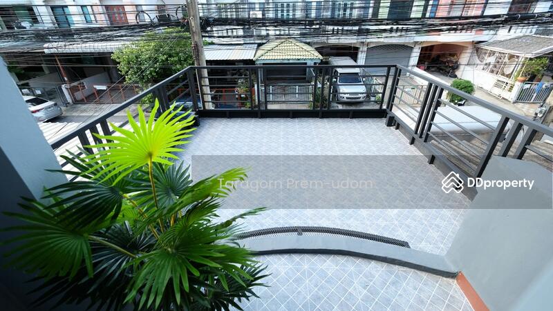 For Rent - 5-Bedroom Townhouse, Bangkok