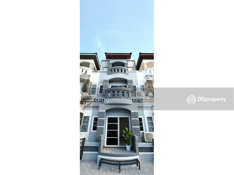 For Rent - 5-Bedroom Townhouse, Bangkok
