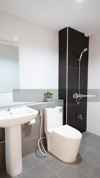 For Rent - 5-Bedroom Townhouse, Bangkok