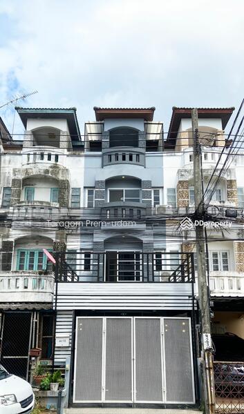 For Rent - 5-Bedroom Townhouse, Bangkok