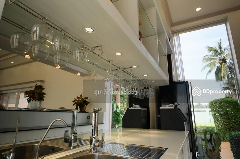 For Sale - Luxury Beachfront Villa 4-Bedrooms With Private Pool At Bang Saphan Yai, Prachuap Khiri Khan