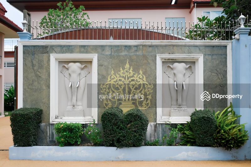 For Sale - Luxury Beachfront Villa 4-Bedrooms With Private Pool At Bang Saphan Yai, Prachuap Khiri Khan