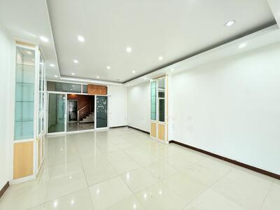 ขาย - ขาย ตึกแถว ติดถนนบางแวก ราคาต่ำกว่าตลาด, กรุงเทพ