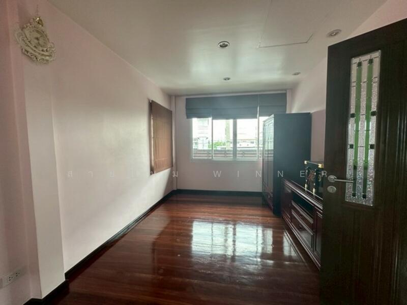 ขาย - บ้านเดี่ยว 2 ชั้น ติดริมถนนราชพฤกษ์ ใกล้รถไฟฟ้าสถานีบางหว้า, กรุงเทพ