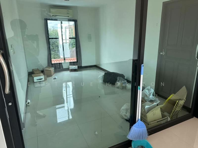 Home Office Area Suttisan, Bangkok, Samsen Nok, Huai Khwang, Bangkok, , 480 sqm, Shophouse For Rent, by Eastblue Horizon, 60116096 - DDproperty.com