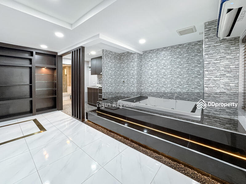 For Sale - The Kris Ratchada 17, Bangkok
