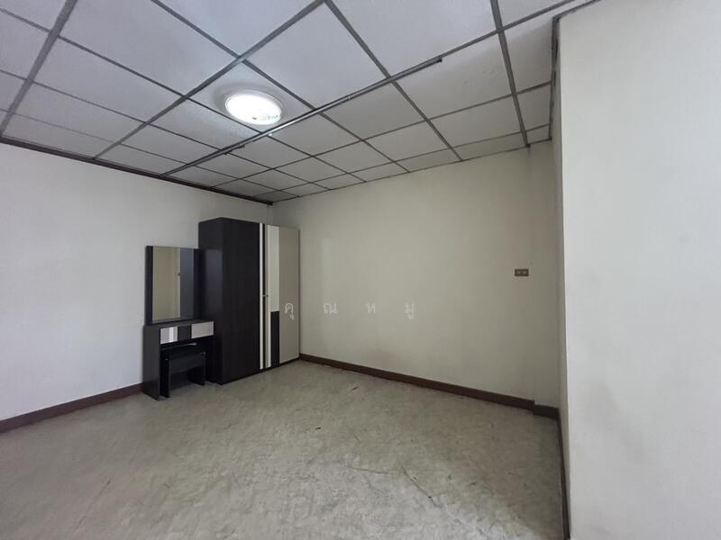 ขายโฮมออฟฟิศ 3 ชั้น !!! บนถนนข้าวหลาม ทำเลศักยภาพ ใกล้วัดบางเป้ง และเส้นทางหลักของเมืองชลบุรี, Chon Buri (Pattaya), สุขุมวิท, Samed, Muang Chon Buri, Chon Buri (Pattaya), , 68 sqm, Office Space For Sale, by คุณหมู, 60117479 - DDproperty.com