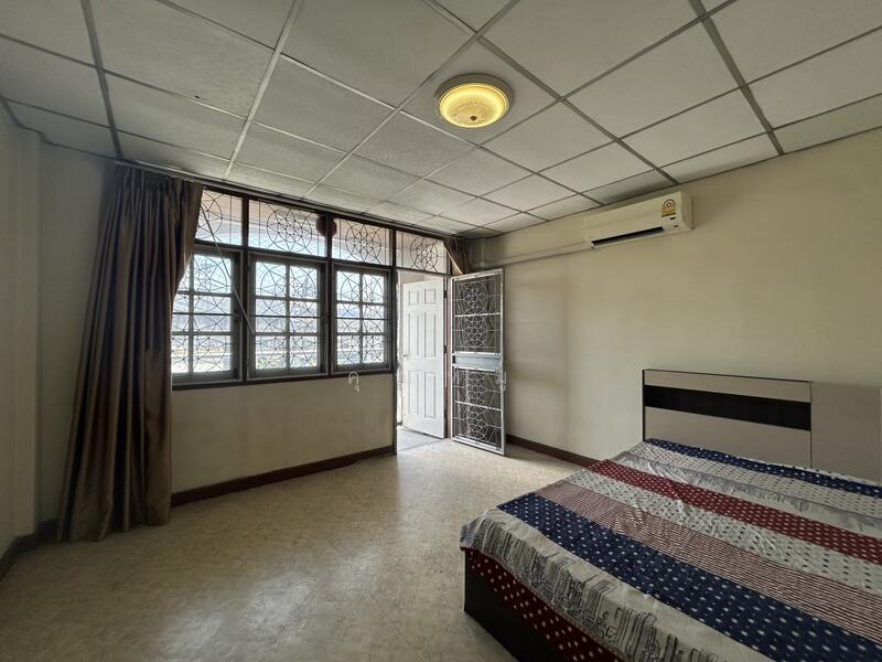 ขายโฮมออฟฟิศ 3 ชั้น !!! บนถนนข้าวหลาม ทำเลศักยภาพ ใกล้วัดบางเป้ง และเส้นทางหลักของเมืองชลบุรี, ชลบุรี, สุขุมวิท, เสม็ด, เมืองชลบุรี, ชลบุรี, 68 ตร.ม., สำนักงาน ขาย, โดย คุณหมู, 60117479 - DDproperty.com