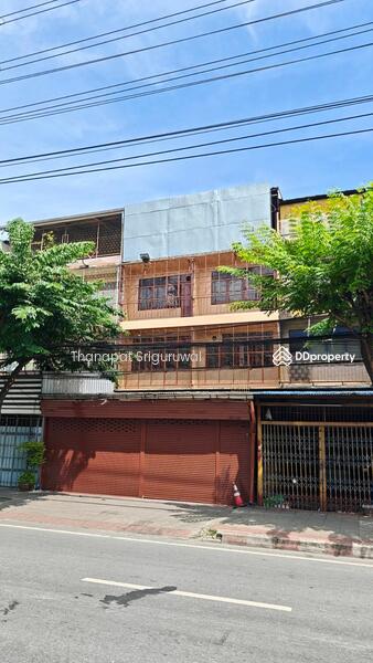 ขาย - 2-Br Townhouse in Chom Thong, กรุงเทพ