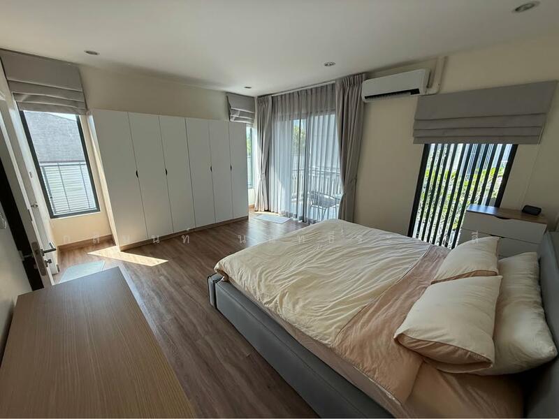 ขาย - Renovated Corner Townhouse for Sale in Bangtao, ภูเก็ต