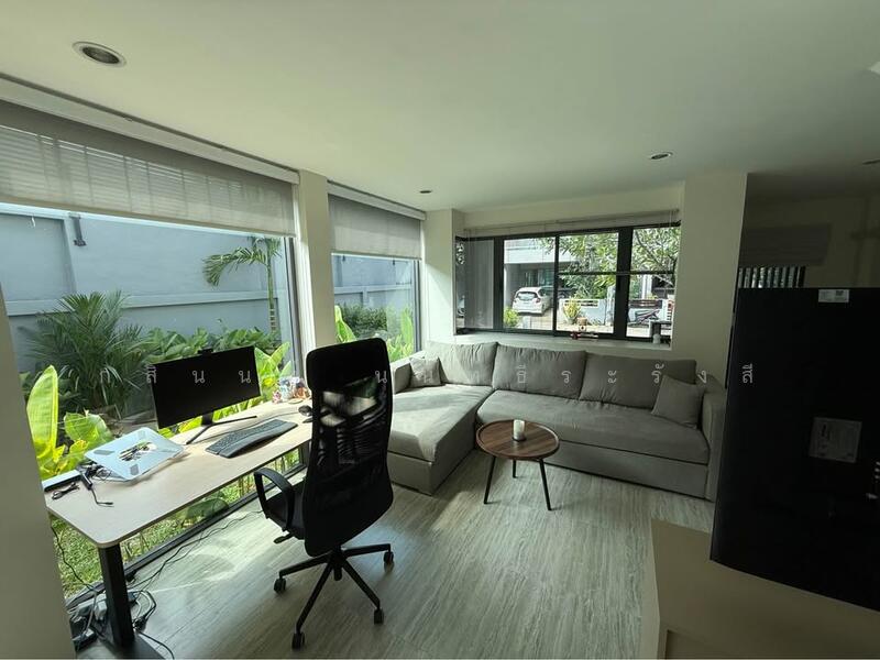 ขาย - Renovated Corner Townhouse for Sale in Bangtao, ภูเก็ต