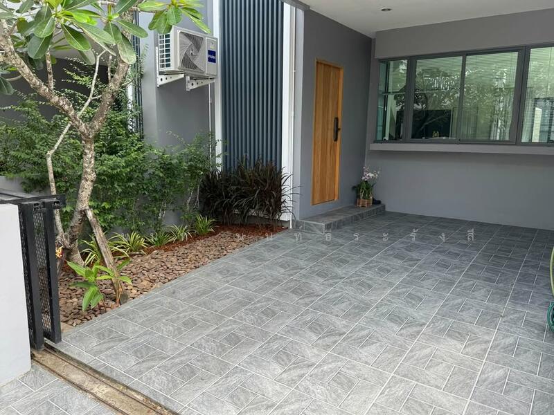 ขาย - Renovated Corner Townhouse for Sale in Bangtao, ภูเก็ต