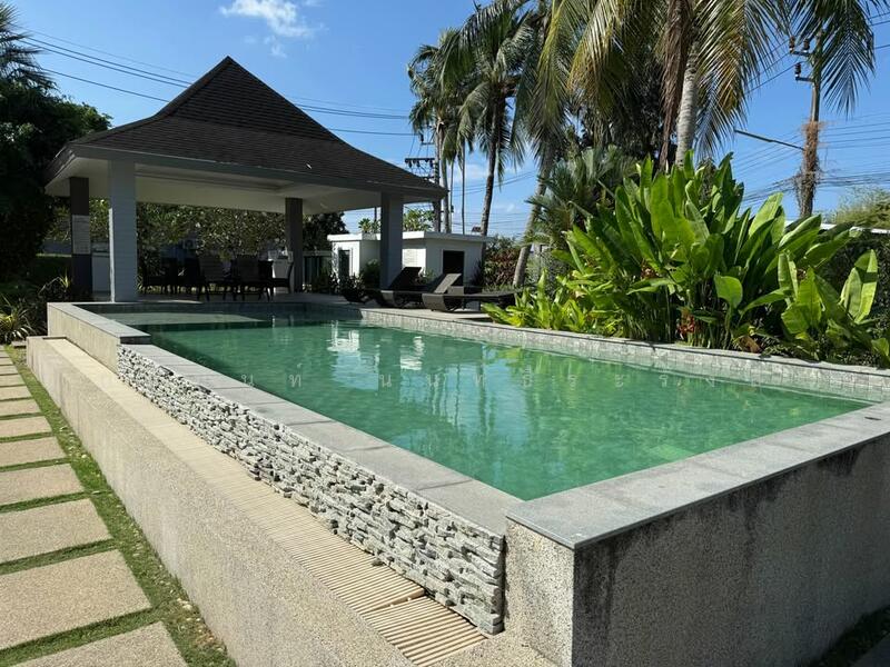 ขาย - Renovated Corner Townhouse for Sale in Bangtao, ภูเก็ต