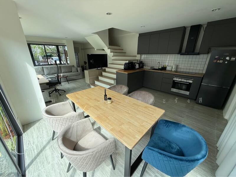 ขาย - Renovated Corner Townhouse for Sale in Bangtao, ภูเก็ต