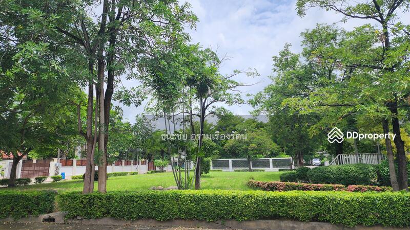 "ระเบียงเปิดรับวิวสวนหน้าโครงการ... บรรยากาศเงียบสงบ"