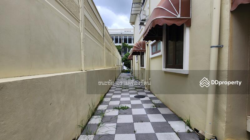 บริเวณรอบตัวบ้านโปร่งสบาย