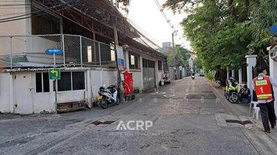 ขาย - ขายโกดังพร้อมที่ดิน ใกล้ถนนเย็นอากาศ ใจกลางยานนาวา, กรุงเทพ