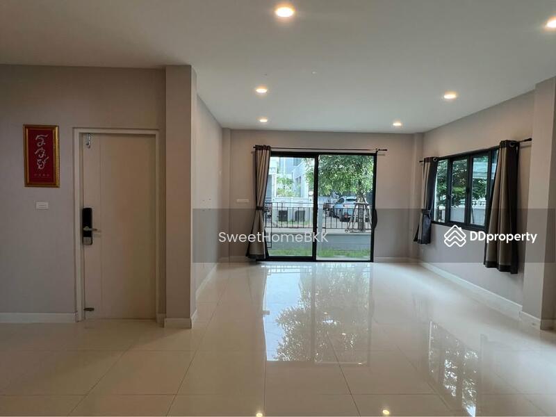 For Rent - CENTRO Donmueang-Chaengwattana, Pathum Thani