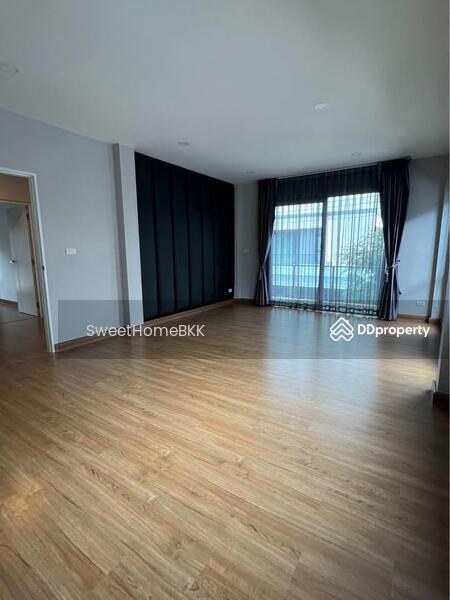 For Rent - CENTRO Donmueang-Chaengwattana, Pathum Thani