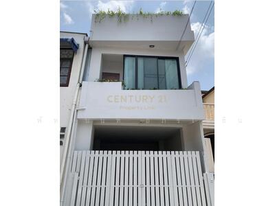 ขาย - ทาวน์เฮาส์สไตล์โมเดิล ทำเลอยู่อาศัยย่านรัชดา สุทธิสา, กรุงเทพ