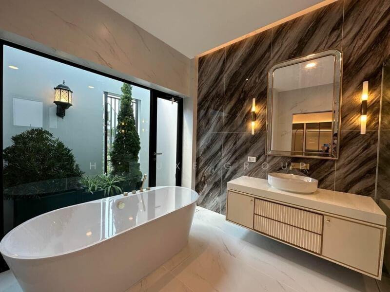 Nantawan Rama 9 - New Krungthepkreetha, Bangkok, Saphan Sung, Bangkok, 5 Bedrooms, 499 sqm, Single Detached House For Rent, by The Luxe Group, 60121409 - DDproperty.com