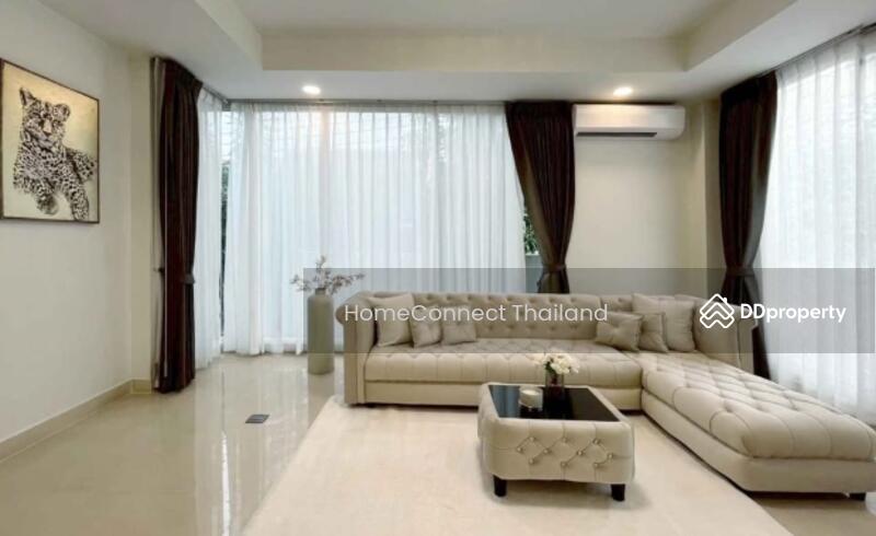 For Rent - Luxury 3-storey House for Rent in Huai Khwang Area, Bangkok