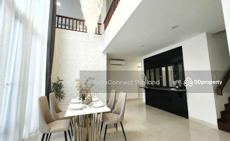 For Rent - Luxury 3-storey House for Rent in Huai Khwang Area, Bangkok