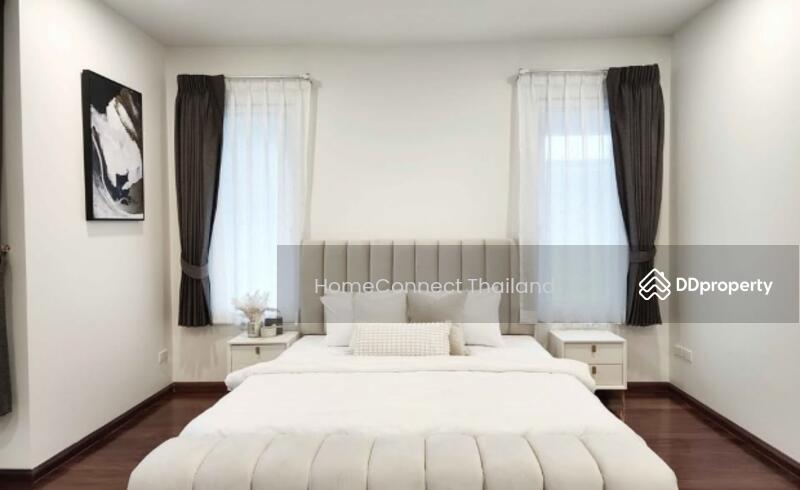For Rent - Luxury 3-storey House for Rent in Huai Khwang Area, Bangkok