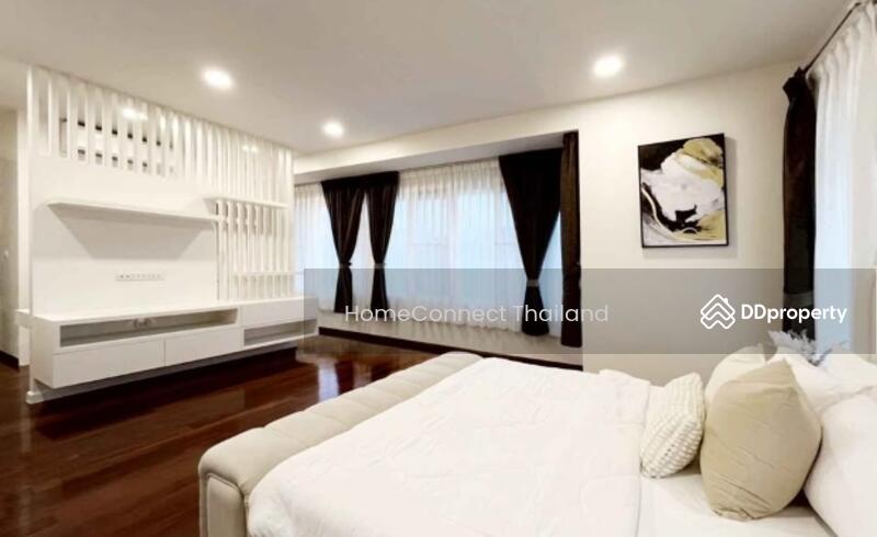 For Rent - Luxury 3-storey House for Rent in Huai Khwang Area, Bangkok