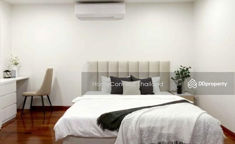 For Rent - Luxury 3-storey House for Rent in Huai Khwang Area, Bangkok