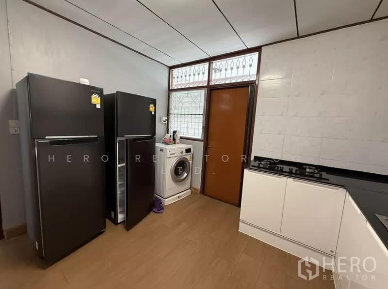 For Rent Bangkok House Wachirathamsatit Phra Khanong BTS Punnawithi BRE25591, Bangkok, Bang Chak, Phra Khanong, Bangkok, 4 Bedrooms, 320 sqm, Single Detached House For Rent, by Hero Realtor Co., Ltd., 60122042 - DDproperty.com