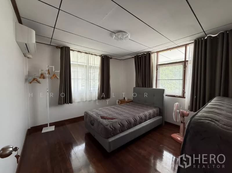 For Rent Bangkok House Wachirathamsatit Phra Khanong BTS Punnawithi BRE25591, Bangkok, Bang Chak, Phra Khanong, Bangkok, 4 Bedrooms, 320 sqm, Single Detached House For Rent, by Hero Realtor Co., Ltd., 60122042 - DDproperty.com