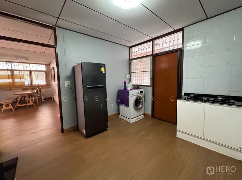 For Rent Bangkok House Wachirathamsatit Phra Khanong BTS Punnawithi BRE25591, Bangkok, Bang Chak, Phra Khanong, Bangkok, 4 Bedrooms, 320 sqm, Single Detached House For Rent, by Hero Realtor Co., Ltd., 60122042 - DDproperty.com