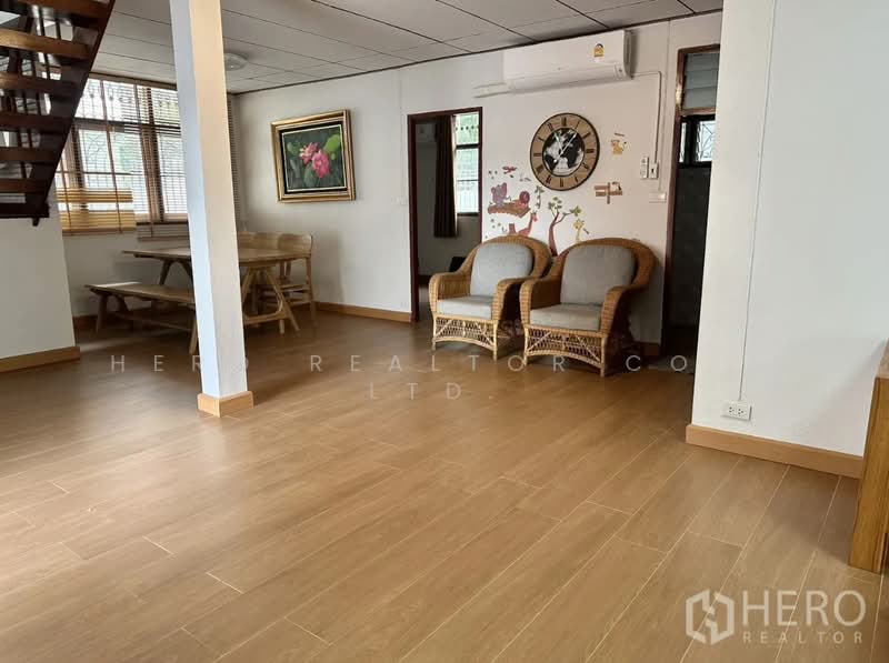 For Rent Bangkok House Wachirathamsatit Phra Khanong BTS Punnawithi BRE25591, Bangkok, Bang Chak, Phra Khanong, Bangkok, 4 Bedrooms, 320 sqm, Single Detached House For Rent, by Hero Realtor Co., Ltd., 60122042 - DDproperty.com