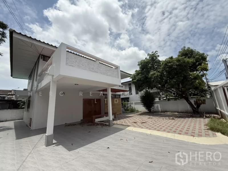 For Rent Bangkok House Wachirathamsatit Phra Khanong BTS Punnawithi BRE25591, Bangkok, Bang Chak, Phra Khanong, Bangkok, 4 Bedrooms, 320 sqm, Single Detached House For Rent, by Hero Realtor Co., Ltd., 60122042 - DDproperty.com