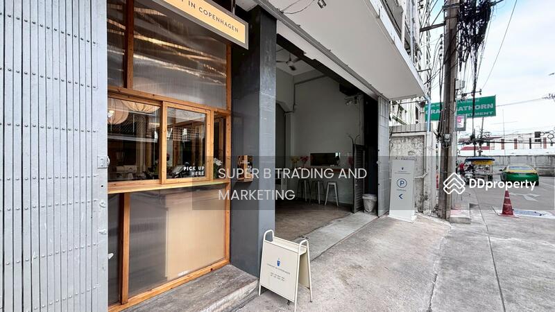 For Rent - For rent: commercial building on Cheu Plerng Road, located near Khlong Toei Market., Bangkok