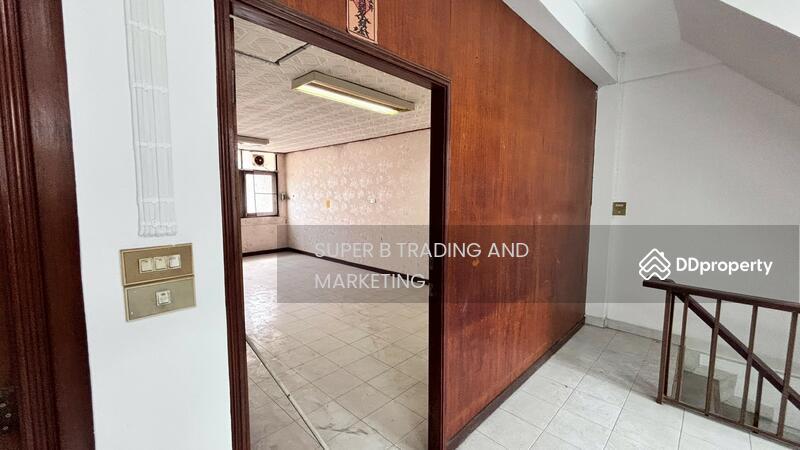 For Rent - For rent: commercial building on Cheu Plerng Road, located near Khlong Toei Market., Bangkok