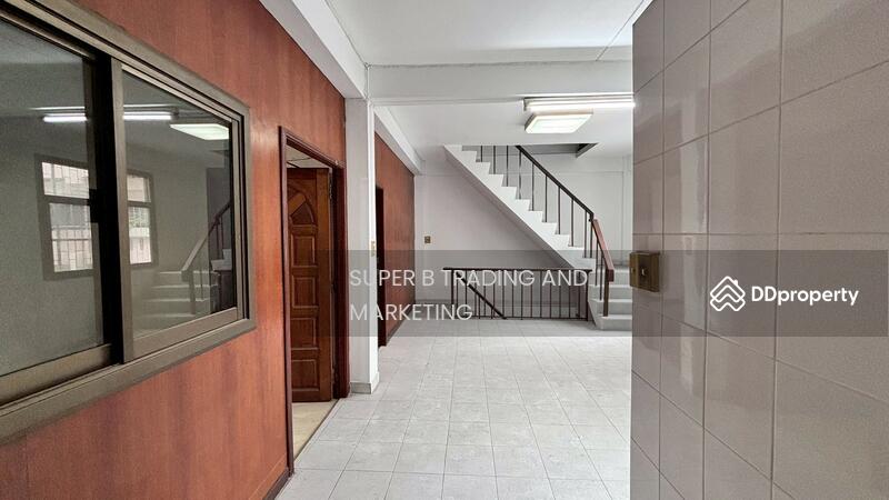 For Rent - For rent: commercial building on Cheu Plerng Road, located near Khlong Toei Market., Bangkok