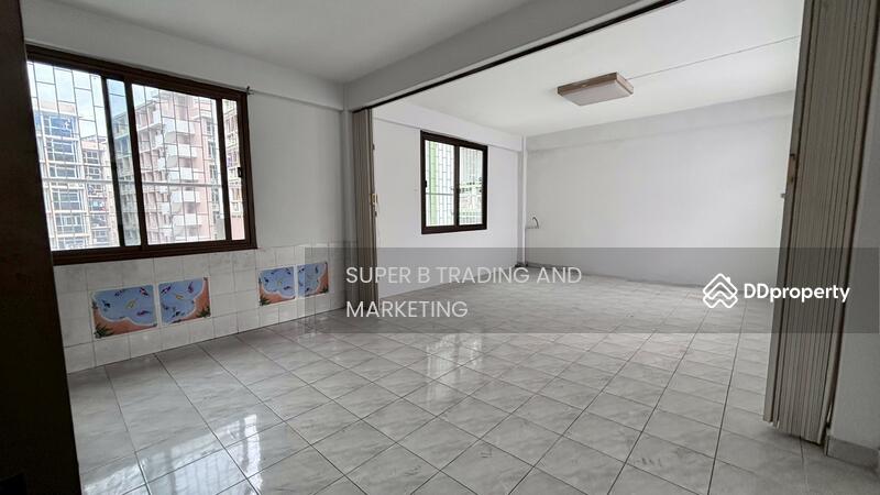 For Rent - For rent: commercial building on Cheu Plerng Road, located near Khlong Toei Market., Bangkok