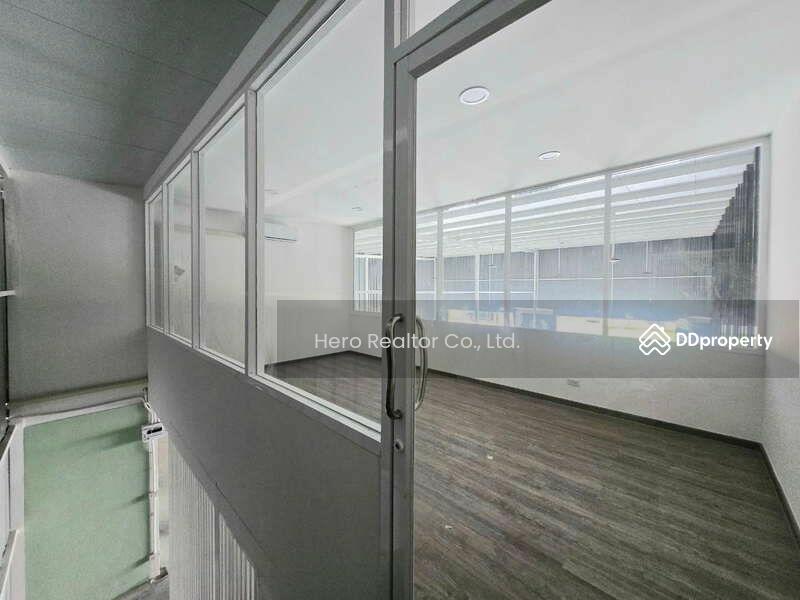 For Rent - For Rent Bangkok Warehouse Town In Town Pradit Munutham BRE23636, Bangkok
