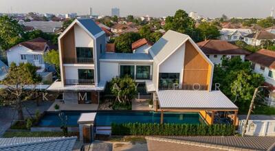 ขาย - ขายบ้านหรู ออกแบบให้ใช้พื้นที่เต็มทุกสัดส่วน 5 ห้องนอน 6 ห้องน้ำ 1 แม่บ้าน สระว่ายน้ำ 25 ม, สมุทรปราการ