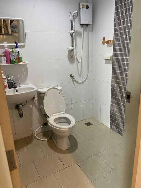 Порно көру: Әйелі MFM жақсы көреді