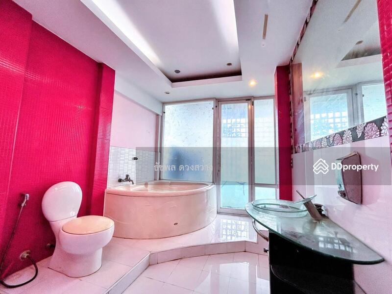 For Sale - Hot Deal! Commercial Building with Business in Cha-Am Market Urgent Sale! Prime Location on Cha-Am, Phetchaburi