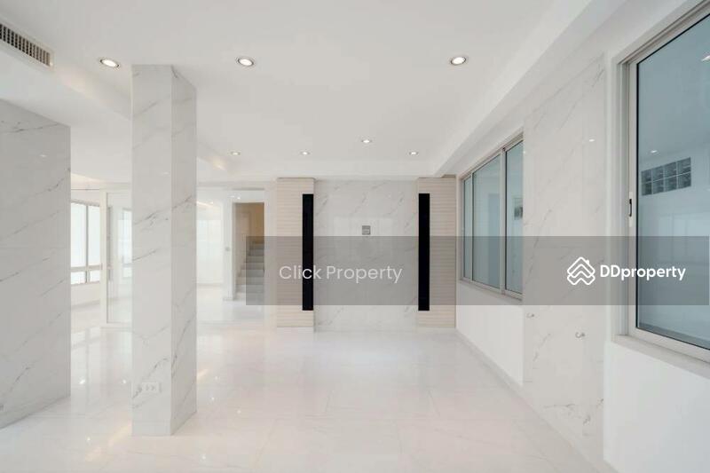 For Sale - Townhome 3 storey 48 sq.w. Soi Sukhumvit 15, Bangkok
