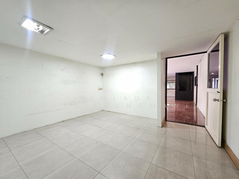 For Rent - ให้เช่าโกดังเก็บสินค้า ซอย เจริญนคร 62 ขนาด 253 ตร.วา, Bangkok