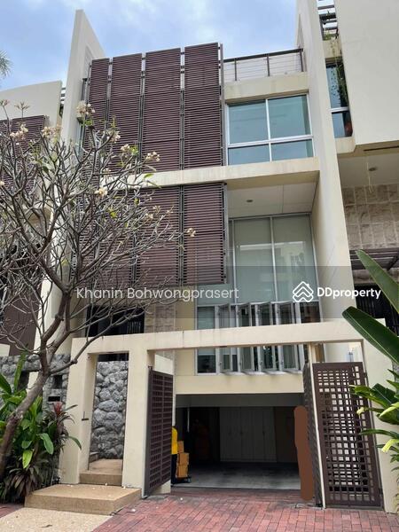 For Rent - 3-Br Townhouse near MRT Khlong Toei, Bangkok