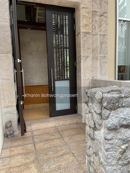 For Rent - 3-Br Townhouse near MRT Khlong Toei, Bangkok