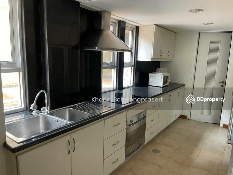 For Rent - 3-Br Townhouse near MRT Khlong Toei, Bangkok