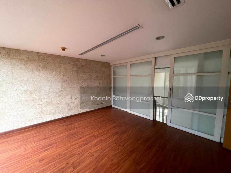 ให้เช่า - 3-Br Townhouse near MRT Khlong Toei, กรุงเทพ