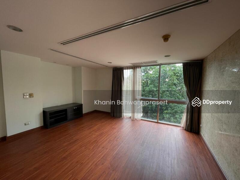 For Rent - 3-Br Townhouse near MRT Khlong Toei, Bangkok